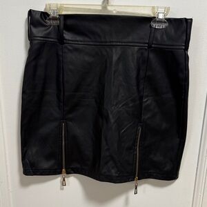 Elegant Black Zippered Women's Skirt